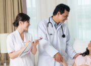 095968600_1521191733-Apa-Saja-Tugas-Dokter-yang-Tidak-Boleh-Dikerjakan-Perawat-By-Dragon-Images-shutterstock-e1742213148857 095968600_1521191733-Apa-Saja-Tugas-Dokter-yang-Tidak-Boleh-Dikerjakan-Perawat-By-Dragon-Images-shutterstock-e1742213148857