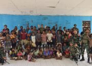 Satgas Yonif 131/BRS Berikan Bantuan Logistik Kepada Masyarakat Sangke Perbatasan Papua