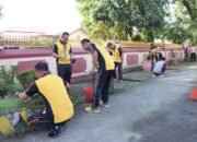 Jumat Bersih, Kapolres Pangkep Pimpin Langsung Kegiatan Kurve di Lingkungan Mako