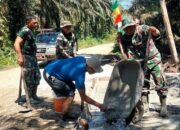 Gotong Royong Pengecoran Box Culvert Warnai Kegiatan TMMD ke-124 Kodim 0320/Dumai di Kelurahan Bukit Kayu Kapur