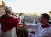 Pidato Pertama Paus Leo XIV dari Basilika Santo Petrus: Seruan untuk Damai dan Persatuan