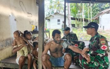 *Satgas Yonif 131/Brajasakti Selalu Hadir Dalam Membantu Kesulitan Masyarakat Perbatasan Papua*