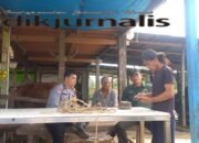 Bhabinkamtibmas Polres Pangkajene dan Babinsa Sambangi Warga Pemilik Ternak, Ingatkan Pentingnya Kamtibmas Saat Musim Tanam