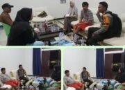 Bhabinkamtibmas laksanakan giat sambang pada malam hari untuk sampaikan himbauan Kamtibmas