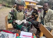 Satgas TNI Berikan Pelayanan Kesehatan Untuk 932 Pengungsi di Kampung Gigobak