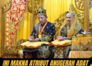 *INI MAKNA ATRIBUT ANUGERAH ADAT INGATAN BUDI KEPADA KAPOLRI LISTYO*