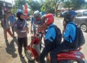 SATLANTAS POLRES PANGKEP EDUKASI PELAJAR DI SEKITAR SEKOLAH DAN HALTE DALAM RANGKA OPERASI PATUH PALLAWA 2025