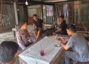 Bhabinkamtibmas Polsek Mandalle Sambangi Warga untuk Jaga Situasi Tetap Kondusif