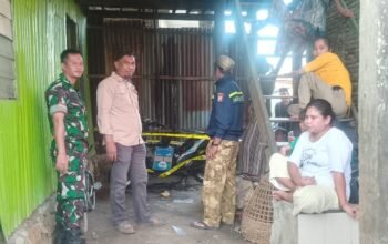 Bhabinkamtibmas polsek pangkajene dan Babinsa Tanggap Tangani Kebakaran Motor di Anrong Appaka