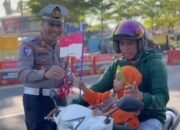 Satlantas Polres Pangkep Bagikan Bendera Merah Putih di Jalan Raya, Semarakkan HUT RI ke-80