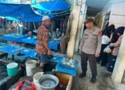 SPKT II Polsek Ma’rang Laksanakan Patroli Dialogis di Pasar Tradisional Bonto-Bonto untuk Jaga Kamtibmas