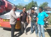 Booth Kontainer Warga Tertabrak Mobil di Jalan Poros Tonasa 2, Kapolsek Bungoro Lakukan Mediasi