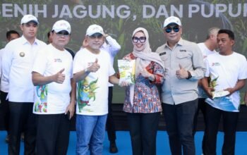 Bupati dan Wabup Barru Hadiri Pencanangan Senator Peduli Ketahanan Pangan di Pangkep, Terima Bantuan Bibit Jagung dari Menteri Pertanian.