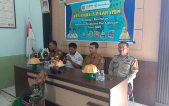 Bhabinkamtibmas Polsek Pangkajene Hadiri Verifikasi 5 Pilar STBM di Kelurahan Sibatua