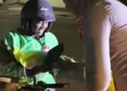 Kapolres Gowa Kembali Bagikan 1 Ton Sembako Gratis Usai Mengawal Aksi Unjuk Rasa