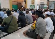Bhabinkamtibmas Polsek Pangkajene Hadiri Maulid Nabi di Masjid Nurul Shafa, Ajak Warga Jaga Kerukunan