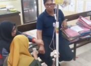 Dedikasi Tanpa Batas, Anggota Polres Pangkep Tetap Layani Pemohon SKCK Meski Jalani Infus