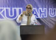Bupati Barru Andi Ina Kartika Sari Sampaikan Kuliah Perdana di STMIK Kharisma Makassar, Serahkan Beasiswa untuk Mahasiswa Asal Barru