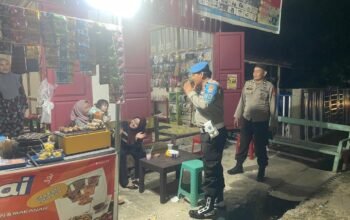 Piket Penjagaan Polsek Balocci Polres Pangkep Laksanakan Patroli Rutin untuk Berikan Himbauan kepada Masyarakat