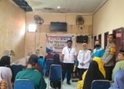 Bhabinkamtibmas Polsek Pangkajene Pantau Kegiatan Pemeriksaan Kesehatan Gratis di Kantor Kelurahan Tekolabbua.