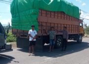 Cegah Kemacetan Dan Laka Lantas, Wakapolsek Ma’rang Beri Himbauan Sopir Truk Yang Berhenti dan Parkir Di Badan Jalan