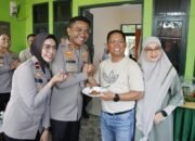 KAPOLRES PANGKEP BERIKAN KEJUTAN ULANG TAHUN UNTUK DANDIM 1421/PANGKEP DI RUMAH JABATAN DANDIM