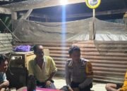Bhabinkamtibmas laksanakan giat sambangi warga pada malam hari pantau situasi wilayah binaan