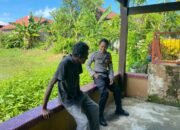 Bhabinkamtibmas Polsek Mandalle laksanakan giat sambang pastikan wilayah binaan dalam keadaan aman