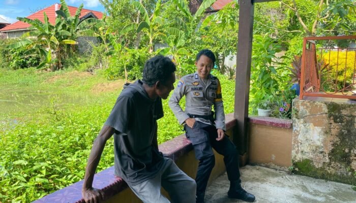 Bhabinkamtibmas Polsek Mandalle laksanakan giat sambang pastikan wilayah binaan dalam keadaan aman