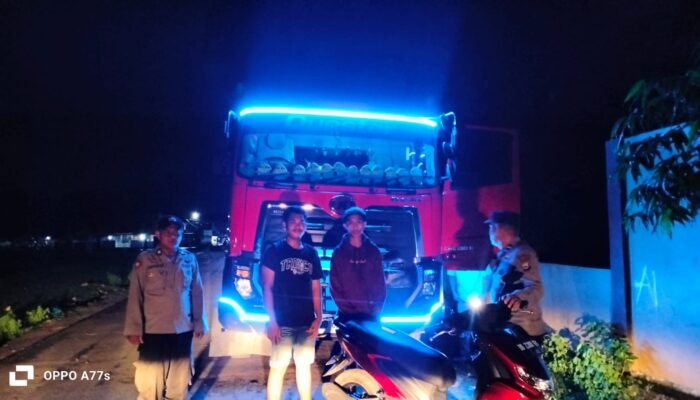 Polisi Hadir di tengah masyarakat, patroli malam Polsek minasatene cegah gangguan kamtibmas