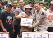 Sigap Tanggap Bencana, Polres Sidrap Buka Akses Jalan Longsor dan Salurkan Bantuan di Desa Leppangeng