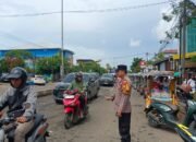 Personel Polsek Pangkajene Amankan Pembagian BLTS Kesra dan Lakukan Pengaturan Lalu Lintas di Kantor Pos