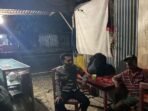 Bhabinkamtibmas laksanakan giat sambangi warga pada malam hari pantau situasi wilayah binaan