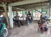 Cegah Gangguan Kamtibmas, Bhabinkamtibmas Desa Malaka Koordinasi dengan Tokoh Pemuda Jelang Tahun Baru 2025