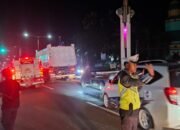 Tumpahan Material Cor dijalan Trans Sulawesi, Personel Sat Lantas Polres Pangkep urai kemacetan