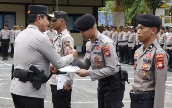 Apel Perdana di Polres Pangkep, Kapolda Sulsel Beri Penghargaan kepada Personel Operasi Kemanusiaan ATR 42-500