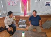 Bhabinkamtibmas Desa Bantimurung Laksanakan Door to Door System, Ajak Tokoh Masyarakat Jaga Kamtibmas