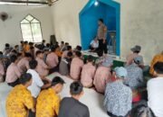 Bhabinkamtibmas Desa Lanne Shalat Dhuhur Berjamaah dan Berikan Himbauan Kamtibmas di SMKN 9 Pangkep