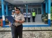 Panit Binmas Polsek Bungoro IPDA Suyono Selaku Pembina Upacara di SMAN 3 Pangkep Lewat Program Police Goes To School