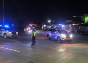 Pastikan aman dan lancar. Personil Lalu Lintas Polres Pangkep Kawal paket ke Makassar