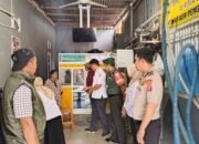 Bhabinkamtibmas Bersama Tiga Pilar Dampingi Nakes Sosialisasi Depot Air Minum di Kelurahan Pabundukang