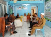 Bhabinkamtibmas Sambangi Kantor Desa Lanne, Ajak Jaga Sitkamtibmas dan Perkuat Sinergi Pembangunan Desa