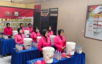 Bhayangkari Ranting Polsek Pangkajene Gelar Panen Ecoenzyme Serentak.