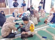 Bhabinkamtibmas Kelurahan Mappasaile Dampingi Cek Kesehatan Gratis di Masjid Nur Jama’ah