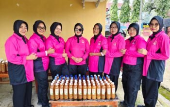 Bhayangkari Ranting Polsek Balocci Gelar Panen Ecoenzyme Serentak, Wujud Kepedulian Lingkungan dan Ketahanan Pangan