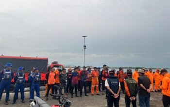 Polri Bersama Tim Gabungan Lakukan Pencarian Nelayan Hilang di Perairan Tallo Makassar