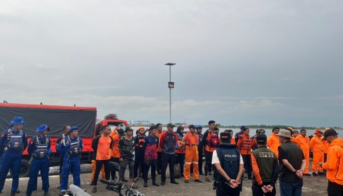 Polri Bersama Tim Gabungan Lakukan Pencarian Nelayan Hilang di Perairan Tallo Makassar