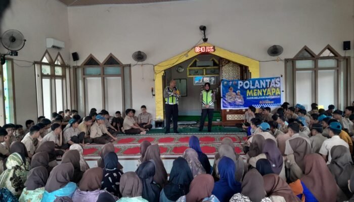 Satlantas Polres Pangkep Gelar Edukasi “Polantas Menyapa” di SMA Negeri 2 Pangkep