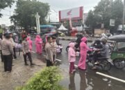 Polres Pangkep Bersama Bhayangkari Tebar Kebaikan Ramadhan dengan Berbagi Takjil