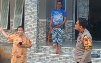 Pererat Kemitraan dengan Warga, Bhabinkamtibmas Polsek Pangkajene Sambangi Rumah Warga di Kelurahan Pabundukang